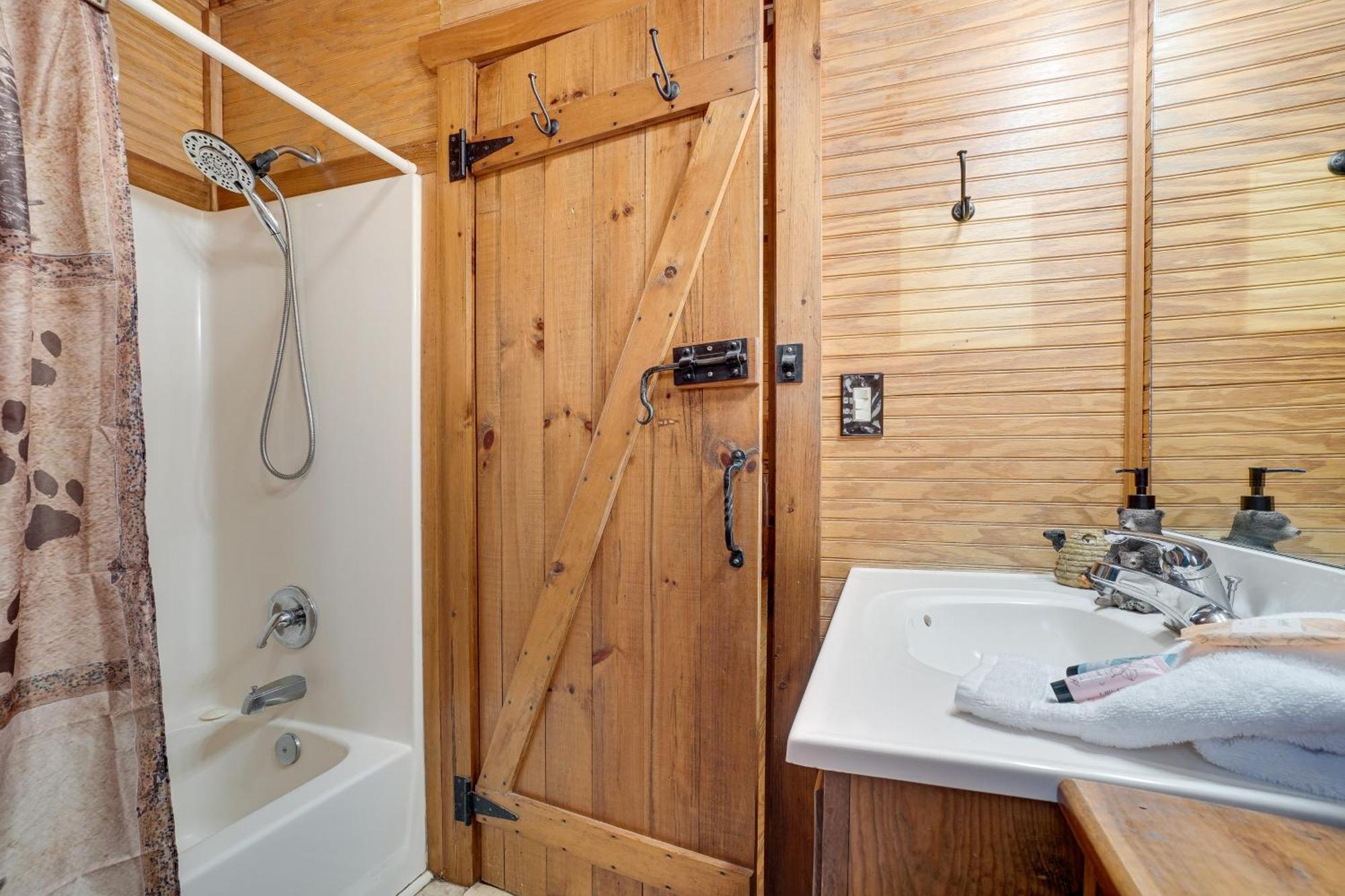 Secluded Family Retreat In Dahlonega With Hot Tub!ヴィラ エクステリア 写真
