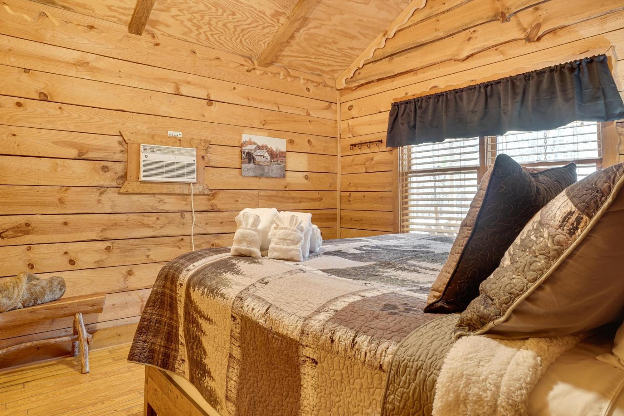 Secluded Family Retreat In Dahlonega With Hot Tub!ヴィラ エクステリア 写真